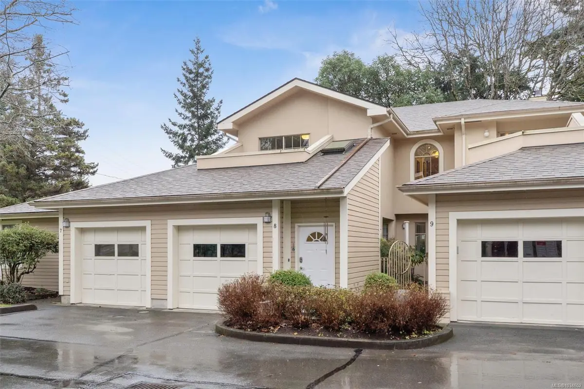 909 Admirals Rd #8, Esquimalt BC V9A 2P1
