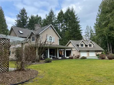 1753 Peerless Rd, Shawnigan Lake BC V0R 1L0