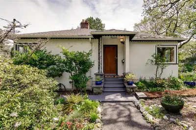 4035 Saanich Rd, Saanich BC V8X 1Z2