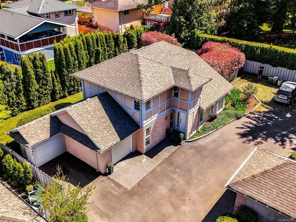 1809 McKenzie Ave # 6, Saanich BC V8N 1A6