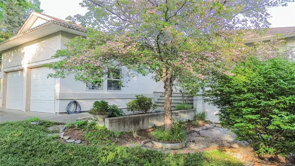 2564 Larkspur Dr, Duncan BC V9L 5G8 - 4 bed, 3 bath in Duncan