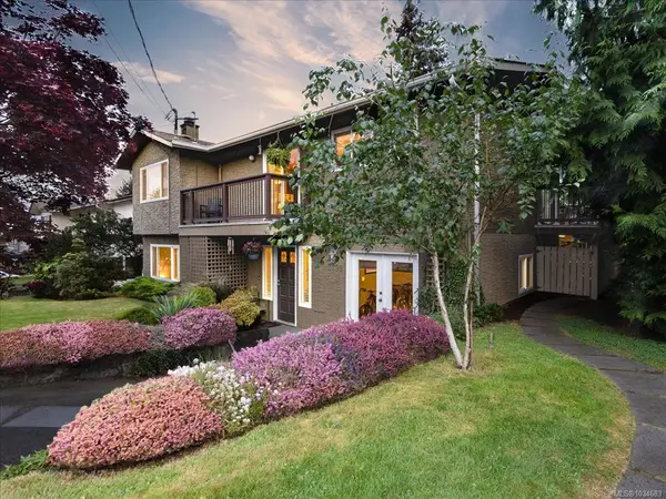 3298 Cook St, Chemainus BC V0R 1K2