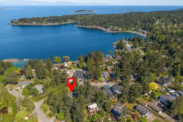 1531 The Bell Rd, Nanoose Bay BC V9P 9B5