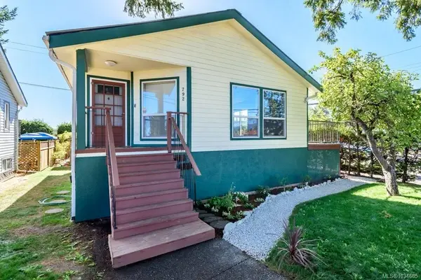 792 12th St, Courtenay BC V9N 1V4 - 4 bed, 2 bath in Courtenay