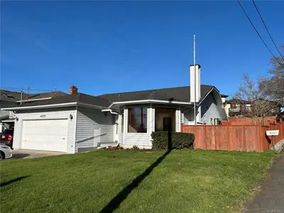 4225 Quadra St, Saanich BC V8X 1L5