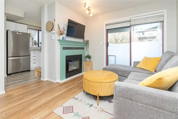 545 Manchester Rd # 209, Victoria BC V8T 5H6