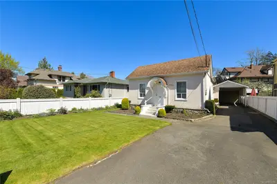 1701 Stanley Ave, Victoria BC V8R 3X1