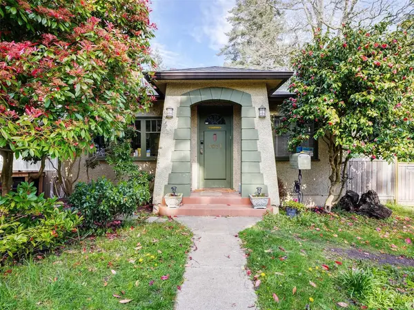 4071 Cedar Hill Rd, Saanich BC V8N 3C2 - 3 bed, 2 bath in Saanich