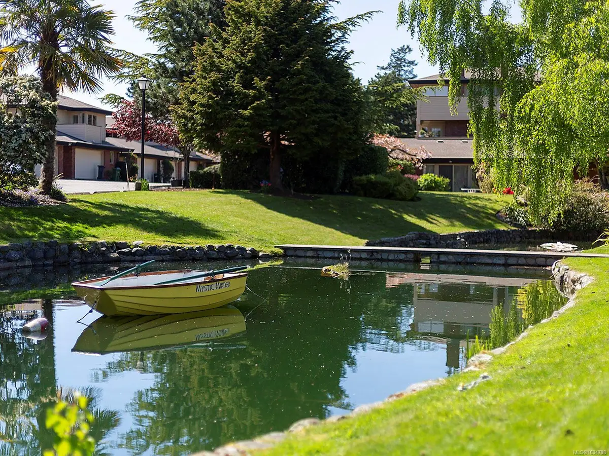 2345 Cedar Hill Cross Rd #137, Oak Bay BC V8P 5M8