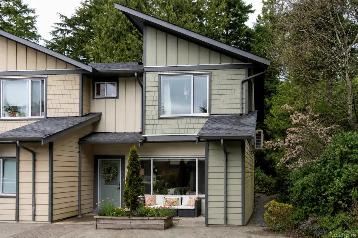 625 Hellesen Dr #6, Tofino BC V0R 2Z0