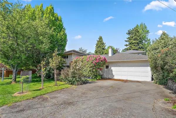 726 ROCKHEIGHTS Ave, Esquimalt BC V9A 6J3
