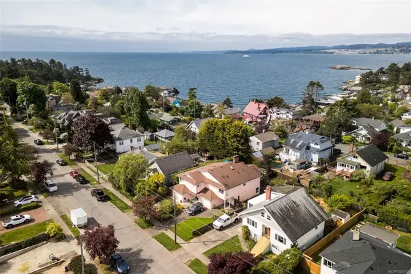 468 Admirals Rd, Esquimalt BC V9A 2N1