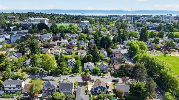 1215 Queens Ave, Victoria BC V8T 1N1 - 6 bed, 2 bath property for sale in Victoria