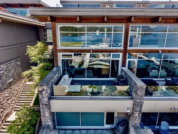 368 Main St # 305, Tofino BC V0R 3A0