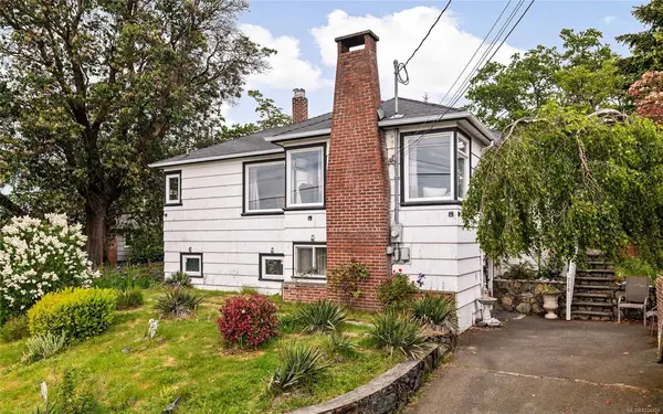 730 Burnside Rd W, Saanich BC V8Z 1N1 - 5 bed, 3 bath in Saanich