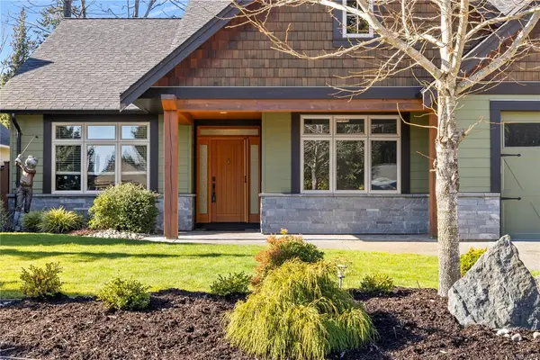 628 Nassau Cres, Qualicum Beach BC V9K 1C4
