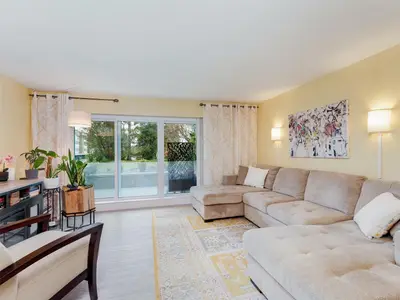 3277 Quadra St # 102, Saanich BC V8X 4W9