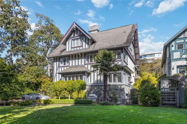 F-349 Foul Bay Rd, Victoria BC V8S 4G6 - 2 bed, 1 bath in Victoria