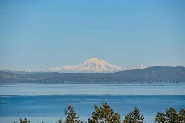 5332 Sayward Hill Cres # 607, Saanich BC V8Y 3H8