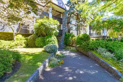 1120 Fairfield Rd #306, Victoria BC V8V 3A7