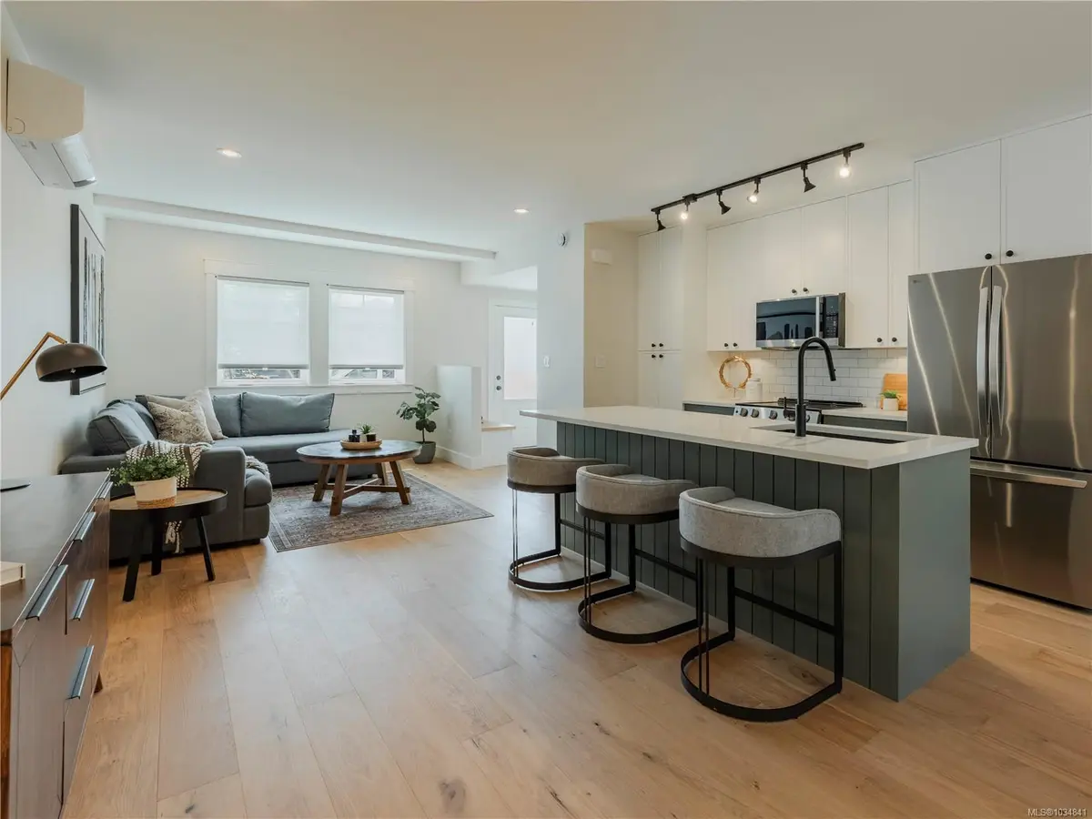 1830 Allenby St #4, Saanich BC V8R 3B7