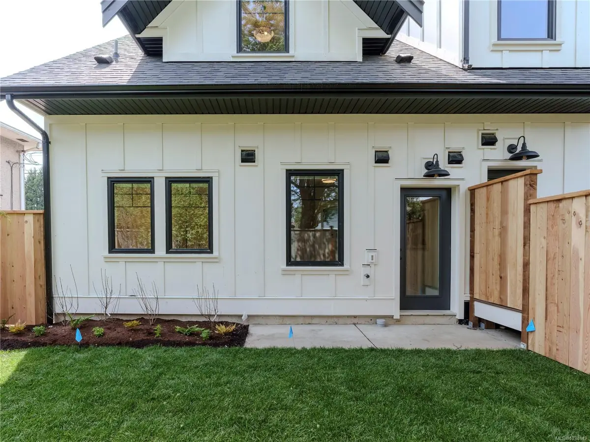 1830 Allenby St #8, Saanich BC V8R 3B7