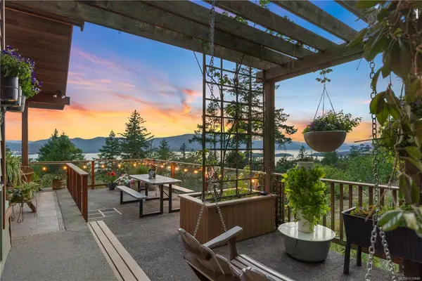 248 Suneagle Dr, Salt Spring BC V8K 1E5