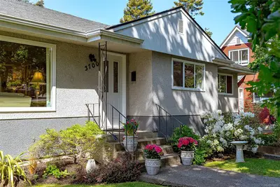 3700 Kathleen St, Saanich BC V8P 3H4
