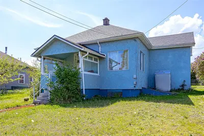 9892 Maple St, Chemainus BC V0R 1K1