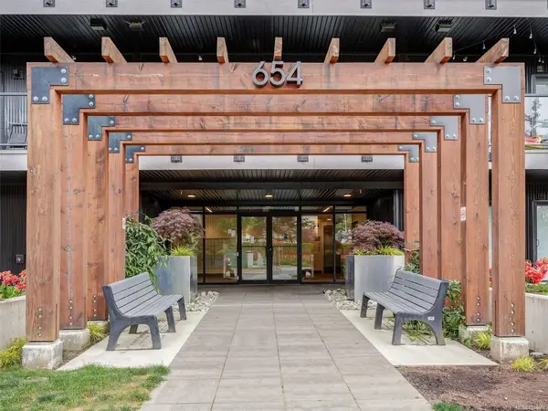 654 Granderson Rd # 404, Langford BC V9B 7B9