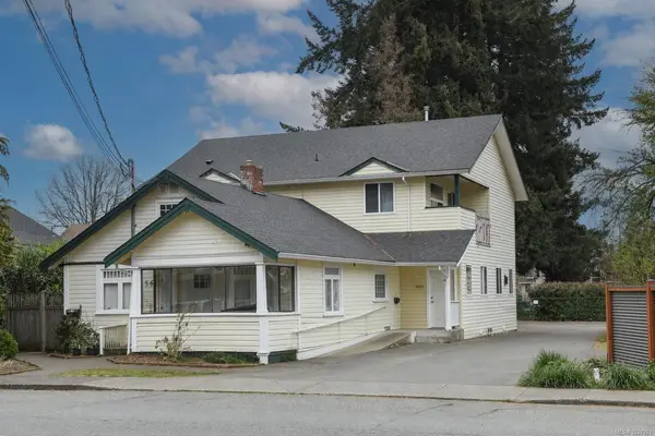 560 4th St, Courtenay BC V9N 1H2 - 6 bed, 4 bath in Courtenay