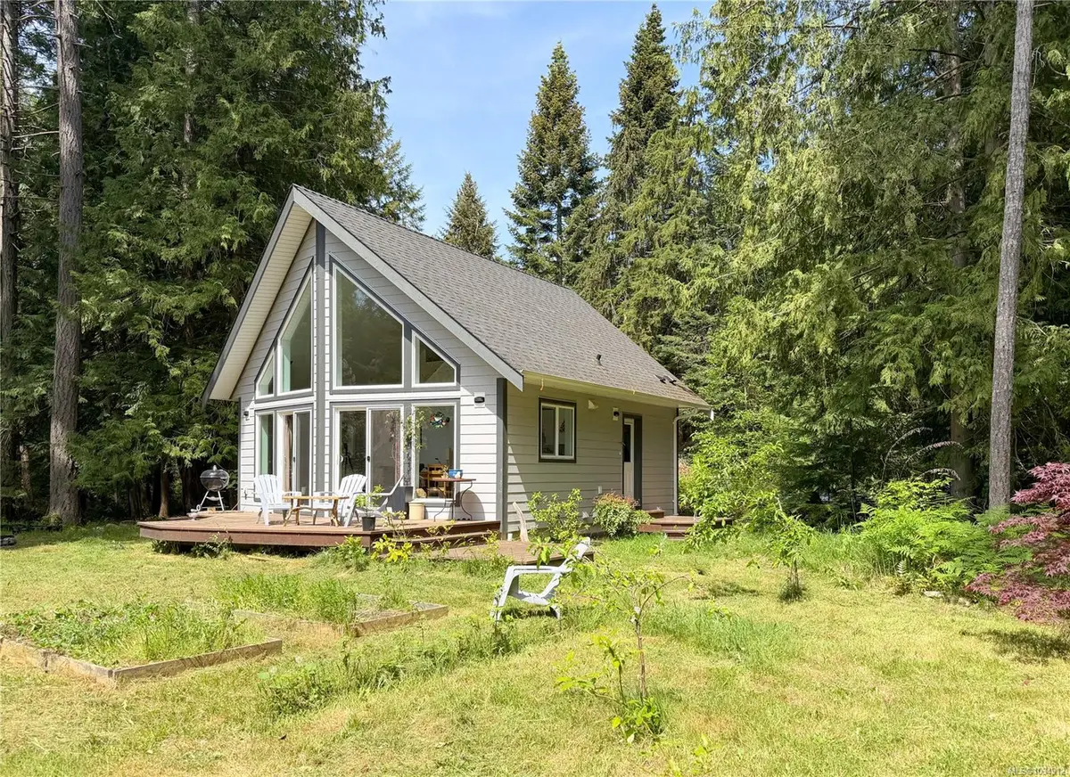 883 Mary Rd, Gabriola Island BC V0R 1X3