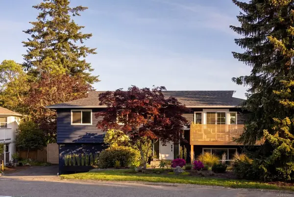 4021 Hessington Pl, Saanich BC V8N 5C5