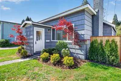 1965 Piercy Ave, Courtenay BC V9N 3G5
