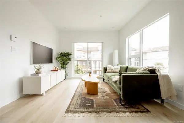 1075 Tillicum Rd # 211, Esquimalt BC V9A 2A4