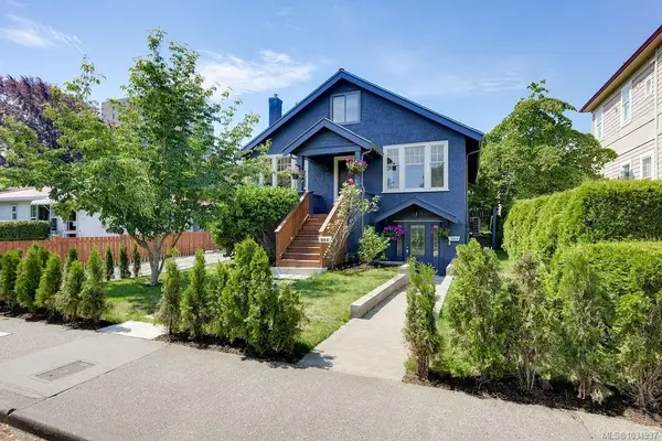 525 Simcoe St, Victoria BC V8V 1M1 - 6 bed, 3.0 bath in Victoria