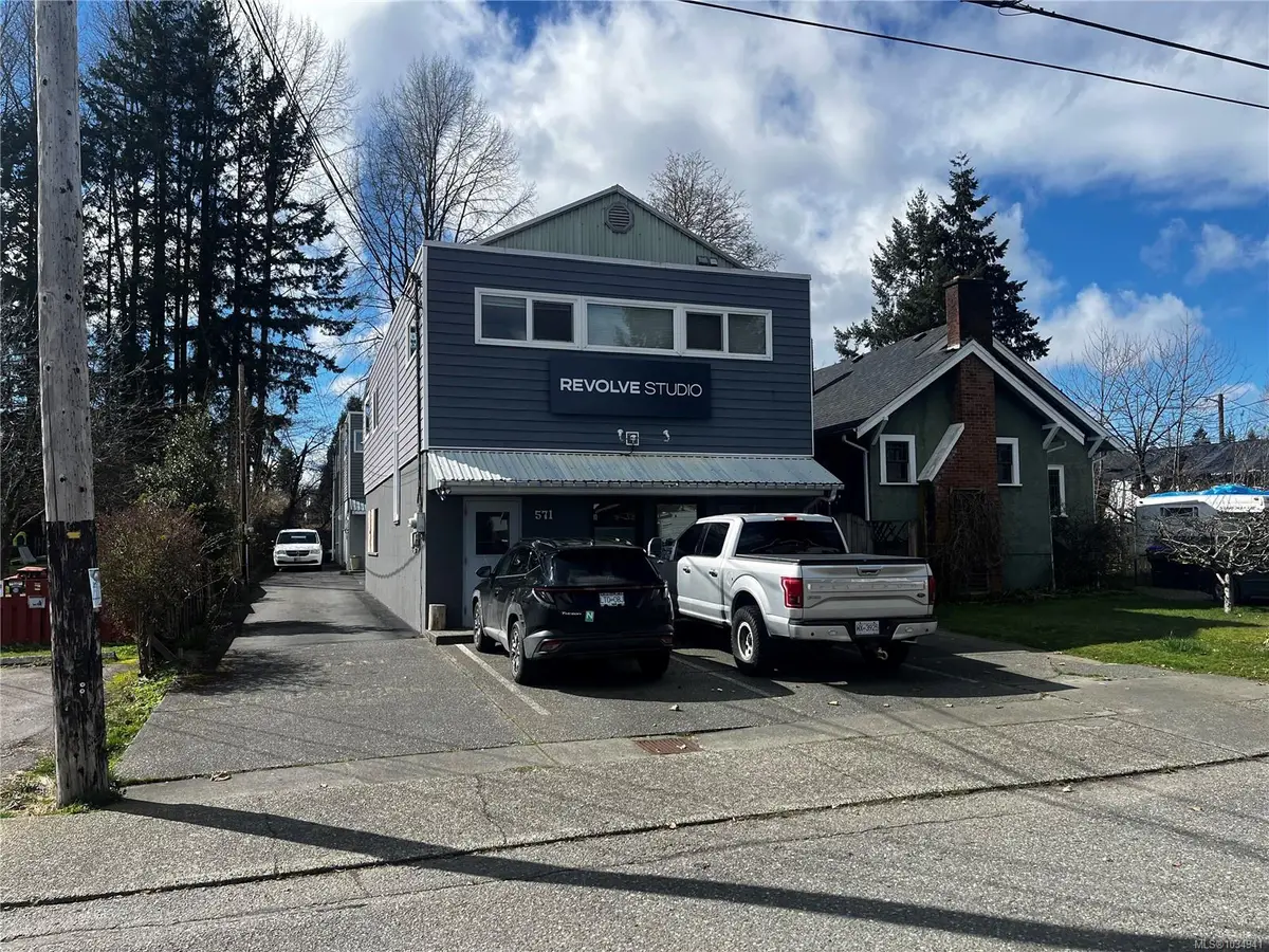 571 Mcphee Ave # B, Courtenay BC V9N 2Z7