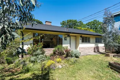 918 Bay St, Victoria BC V8T 1R7