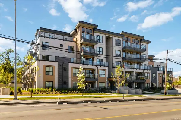 4030 Shelbourne St # 307, Saanich BC V8N 3E4