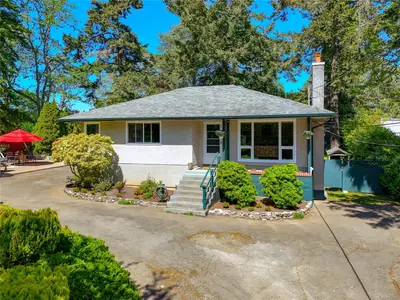 164 Island Hwy, View Royal BC V9B 1G2