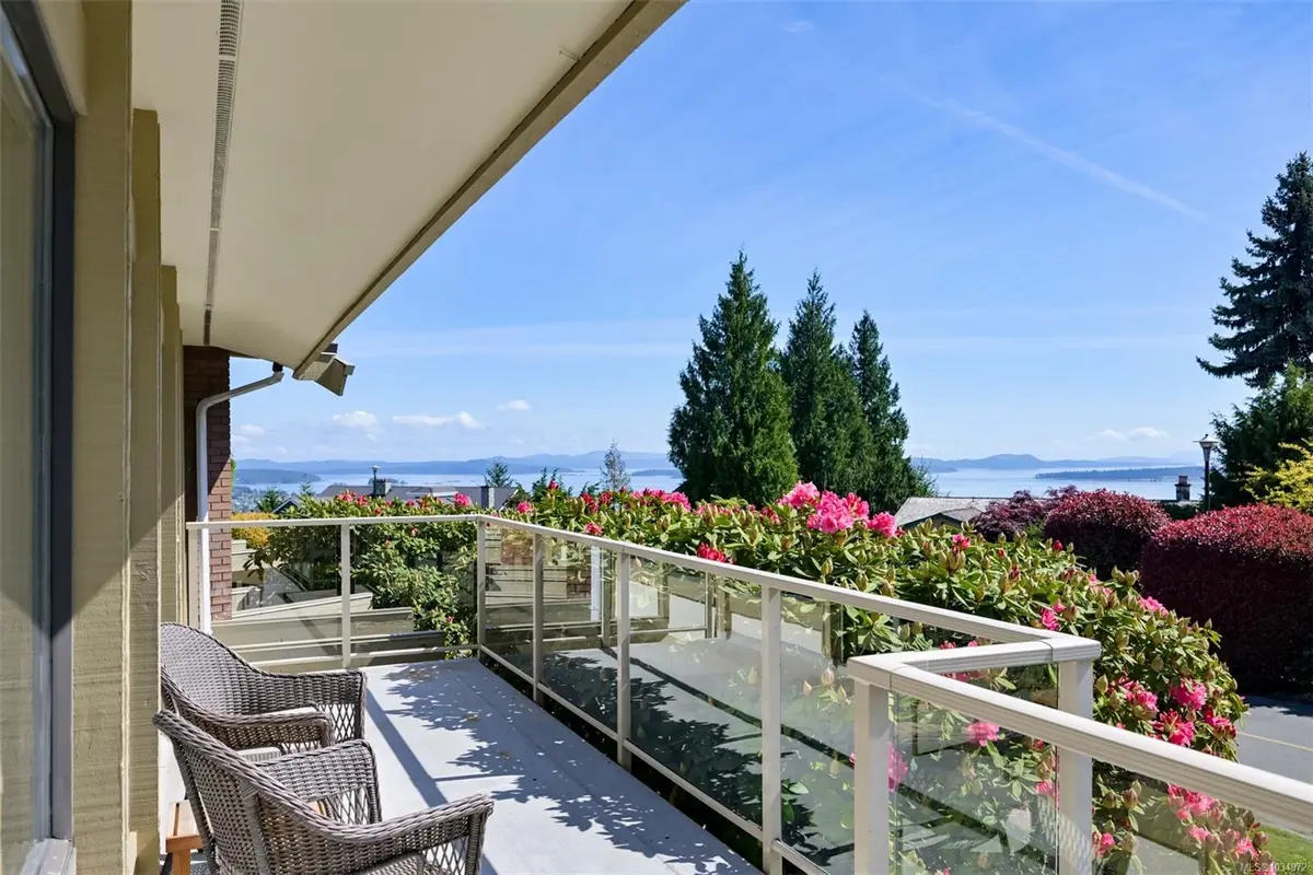 8798 Forest Park Dr, North Saanich BC V8L 5A8