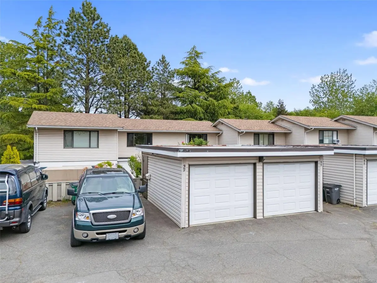 610 McKenzie Ave #32, Saanich BC V8Z 2A7