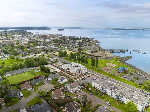 9570 Fifth St # 203, Sidney BC V8L 2W5
