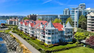 55 Songhees Rd # 305, Victoria BC V9A 6T3