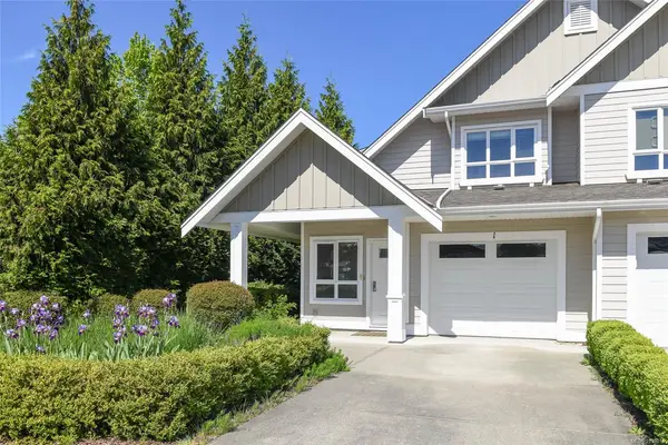 700 Lancaster Way # 1, Comox BC V9M 0B6 - 3 bed, 3.0 bath in Comox