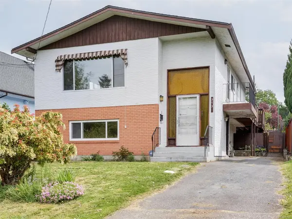3131 Yew St, Victoria BC V8X 1M7