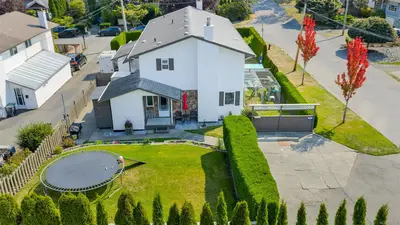 920 Agnes St, Esquimalt BC V9A 5X4