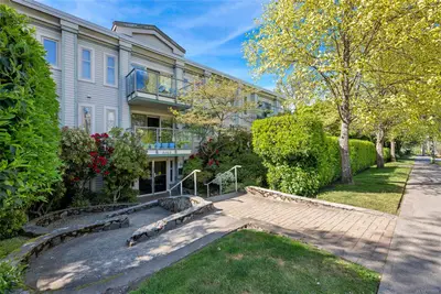 3160 Albina St # 205, Saanich BC V9A 1Z5