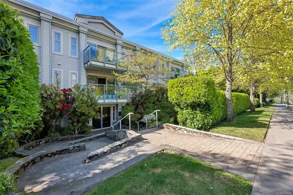 3160 Albina St # 205, Saanich BC V9A 1Z5