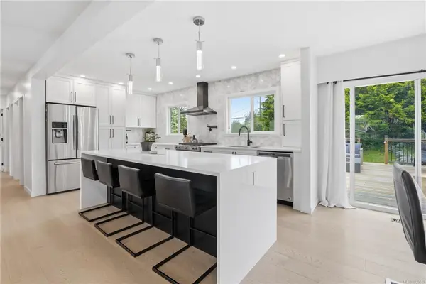 4261 Carey Rd, Saanich BC V8Z 4H1